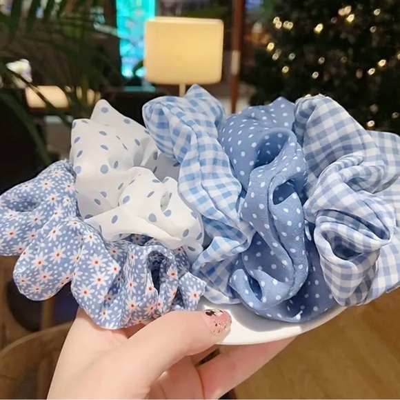 5 Fabric Woman’s Hair Scrunchies Blue & White Polka Dots Checks Flowers - Picture 4 of 8